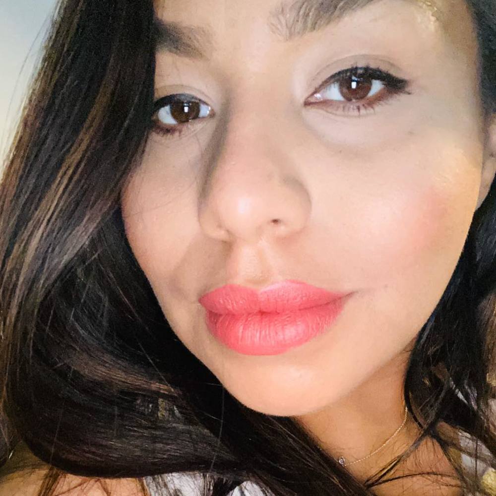 Meet your Posher, Elvia